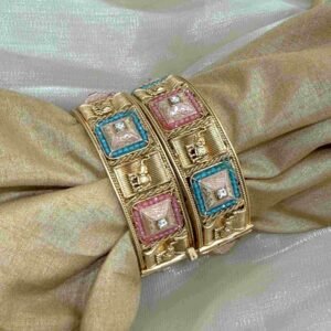 Rajwadi Gold and Gem-Embellished Napkin bengle