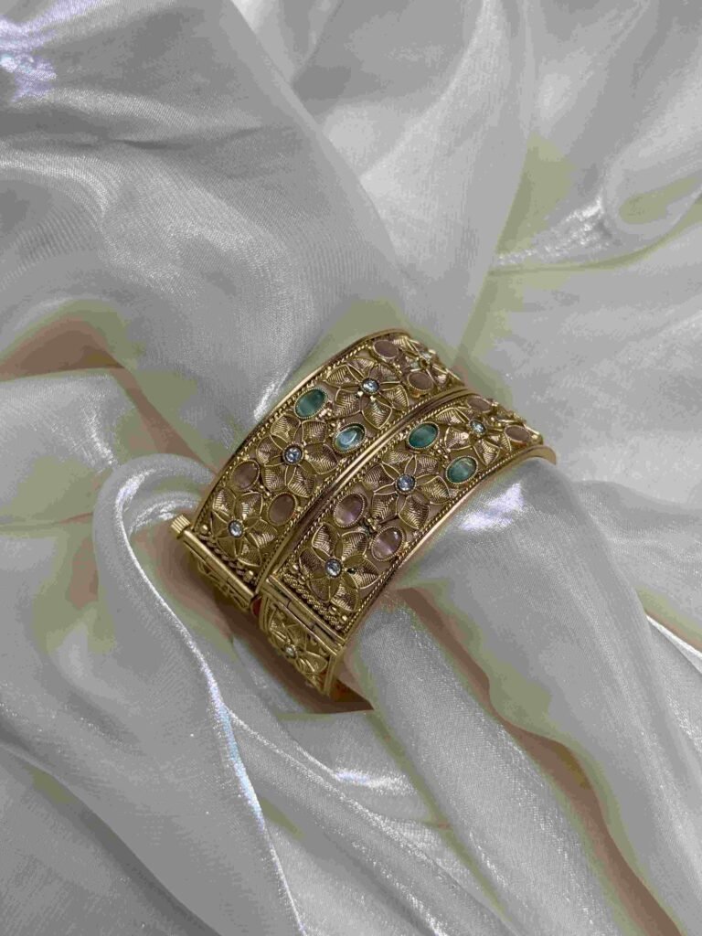 Rajwadi Gold Floral Gemstone Bangle
